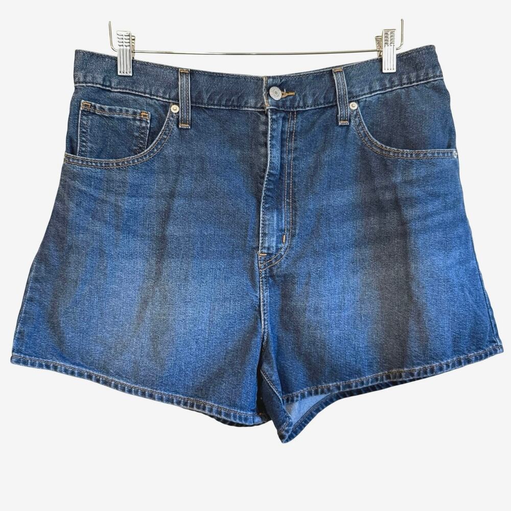 Levi’s High Waisted Mom Jeans Size 32